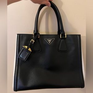 Prada Saffiano Galleria Lux Medium Leather Tote - Black & White